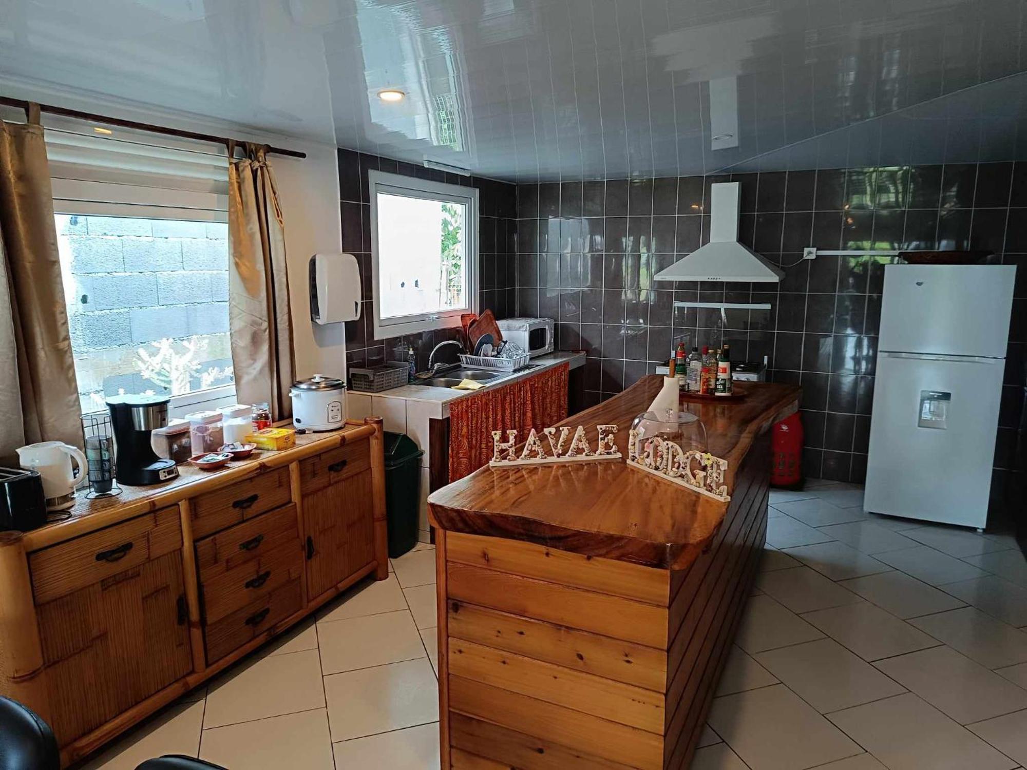 Hava'E Lodge Teahupoo Exteriör bild