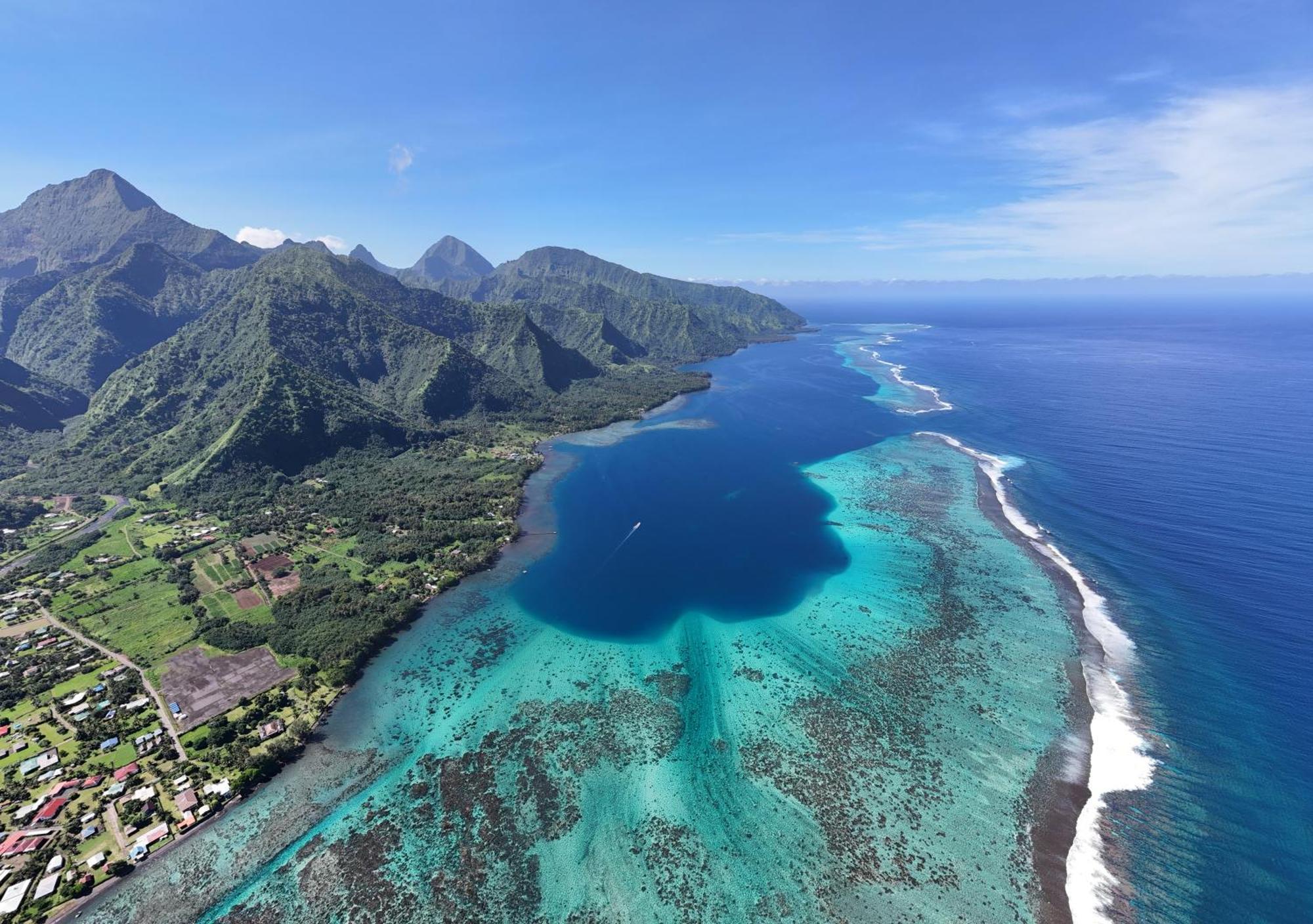 Hava'E Lodge Teahupoo Exteriör bild